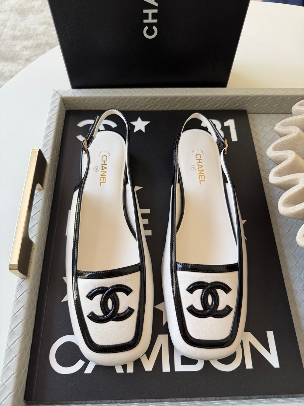 Chanel 26B White Black Lambskin Patent Square Toe Bold CC Logo Slingback Flat 38 - Picture 3 of 17